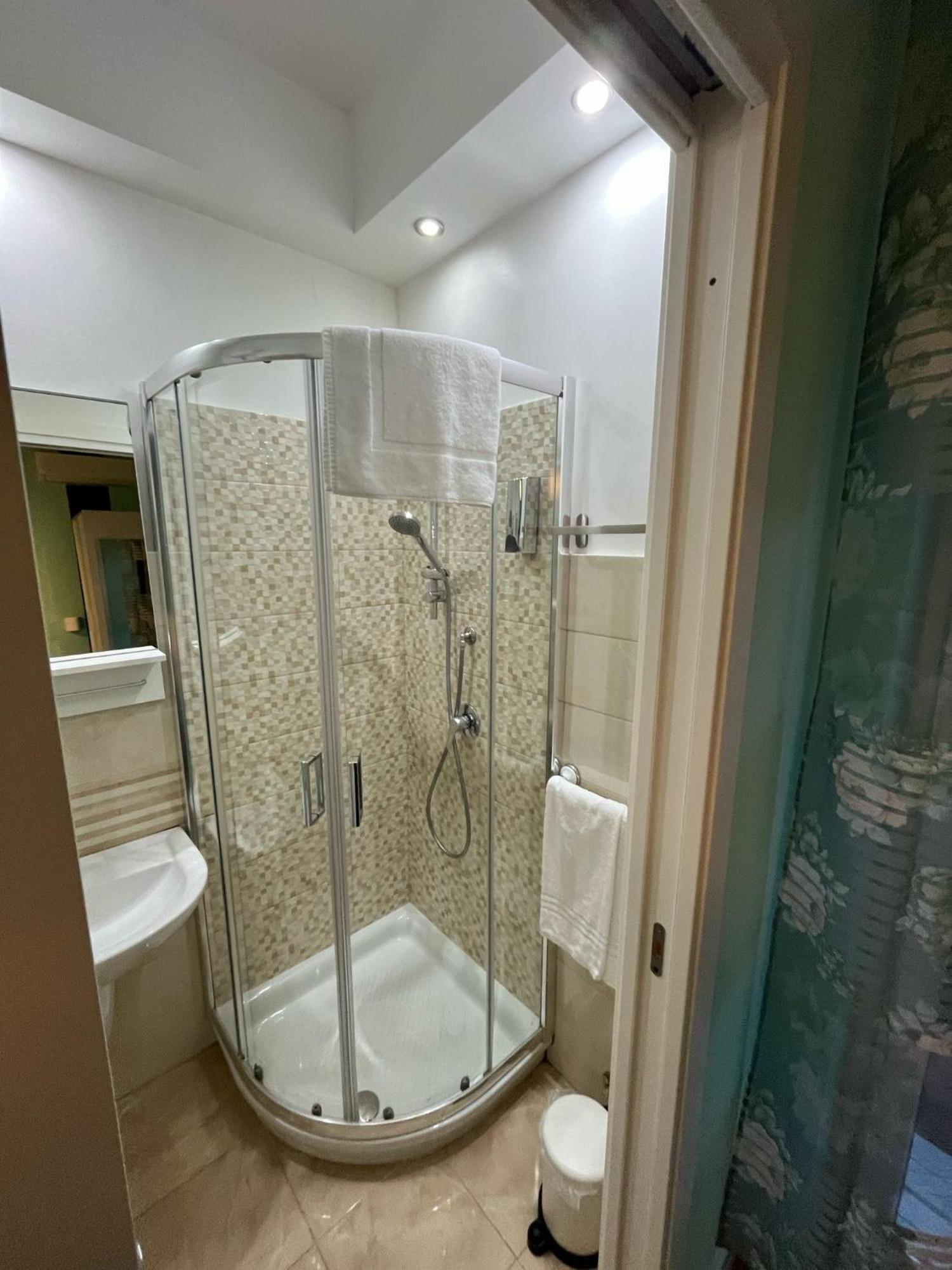 F.Rooms Napoli Екстериор снимка