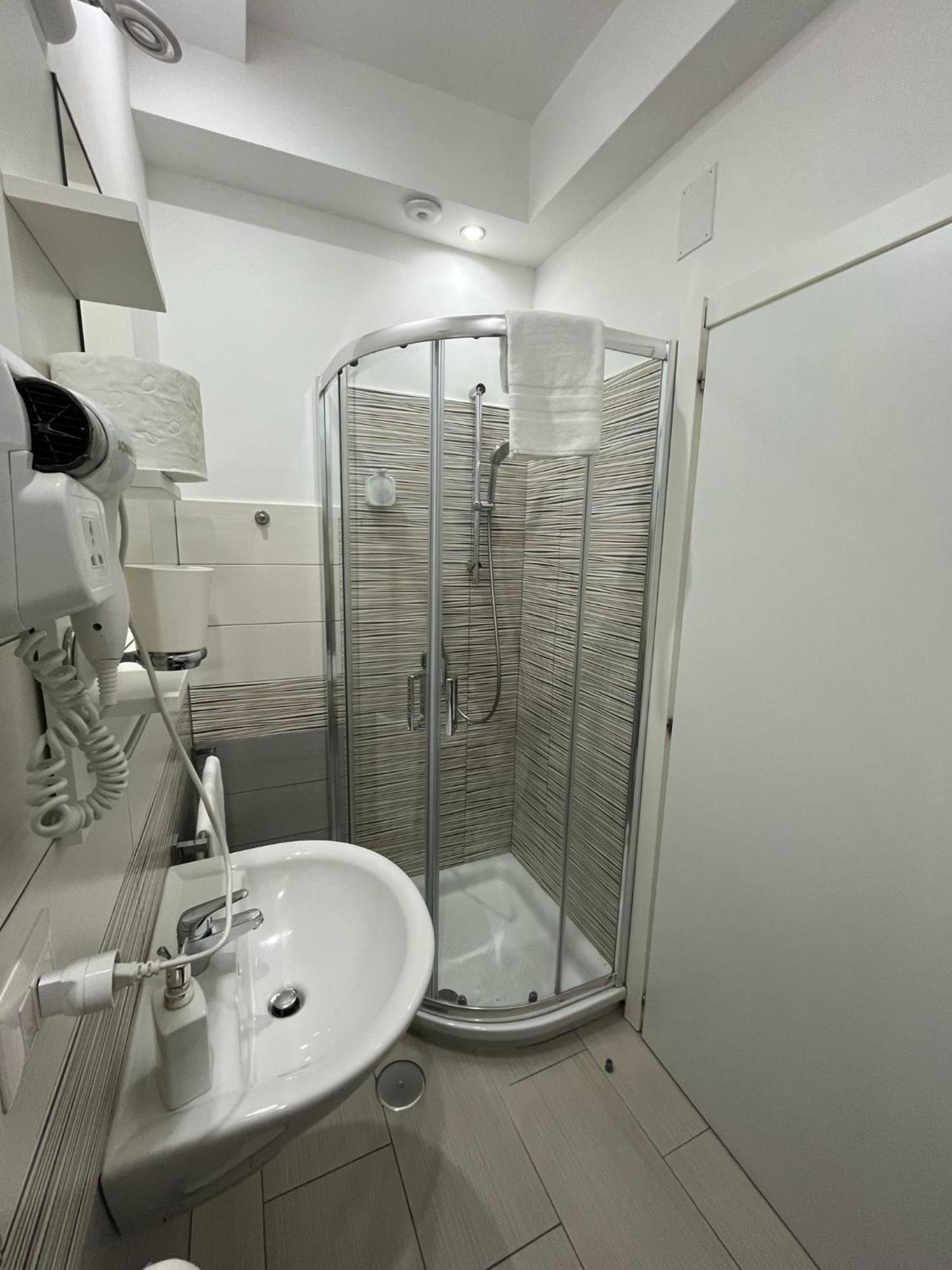 F.Rooms Napoli Екстериор снимка