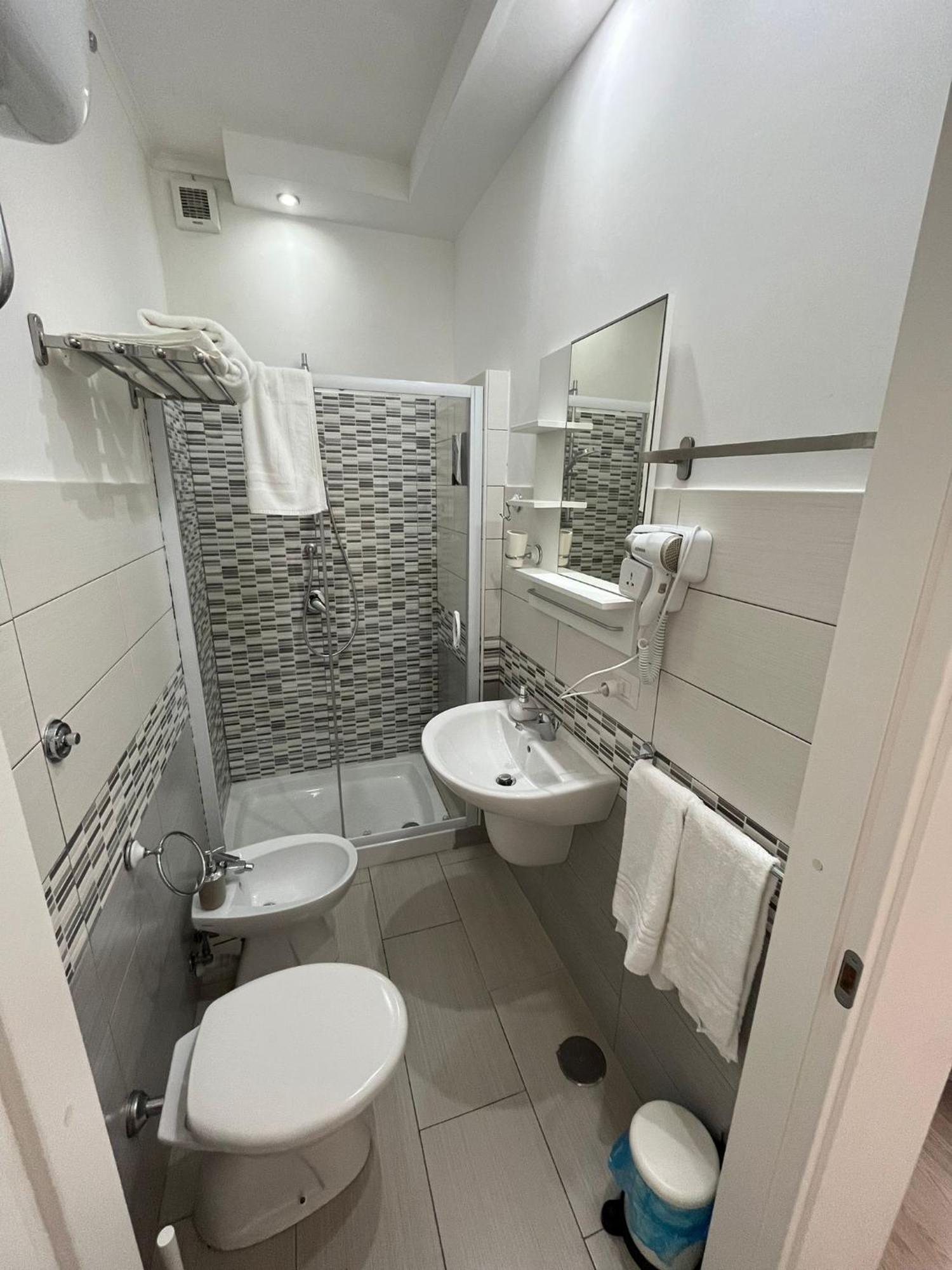 F.Rooms Napoli Екстериор снимка